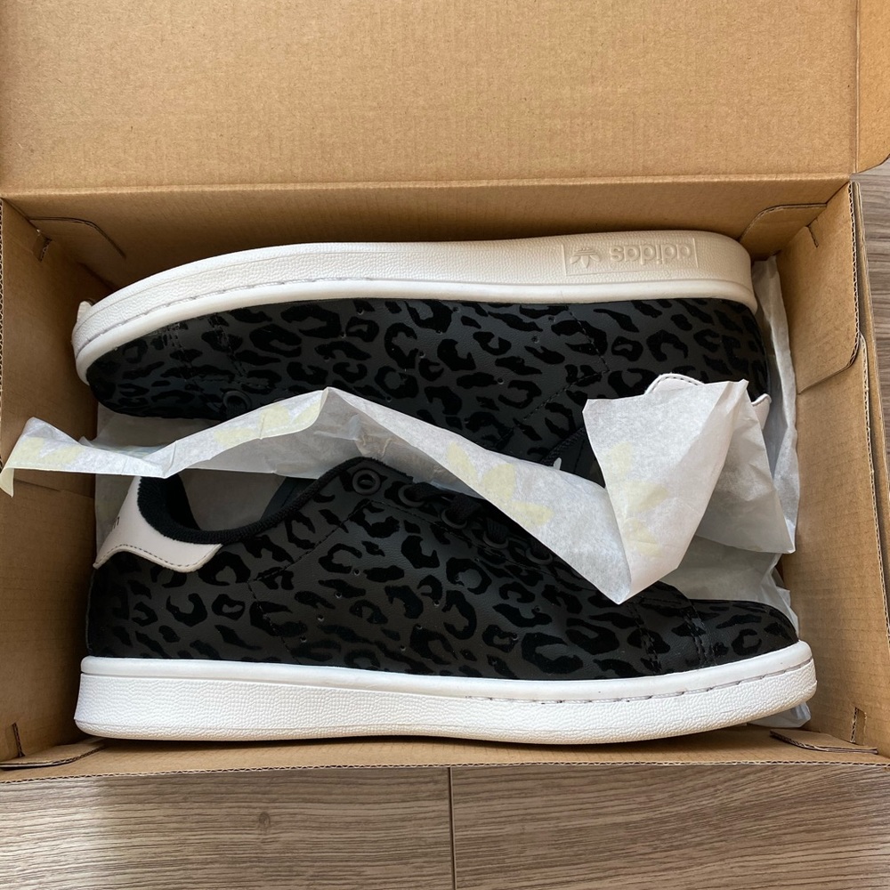 Adidas Stan Smith Women 6.5 Sneaker+Free Wipes